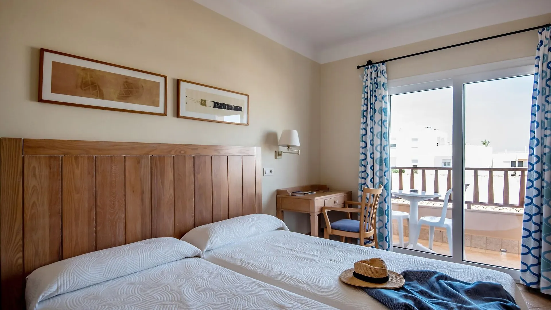 Contatos de Hostal Residencia Voramar