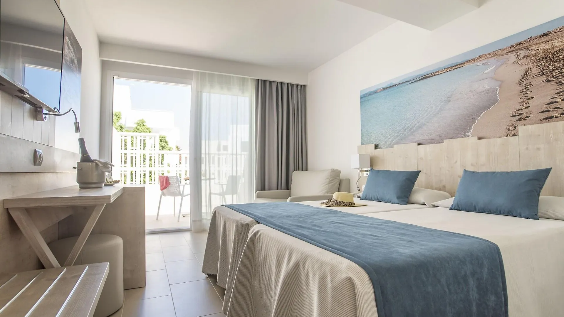 אס פוחולס Hostal Residencia Voramar 3*, אס פוחולס ספרד