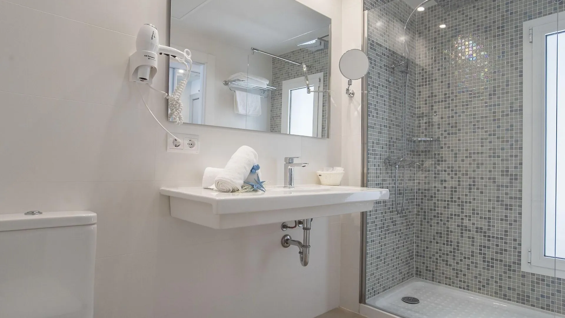 אס פוחולס Hostal Residencia Voramar ספרד